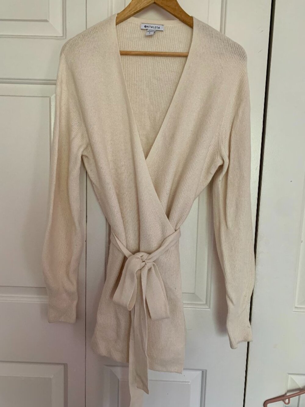 Elegant Off-White Athleta Wrap Cardigan - Wool/Cashmere Blend